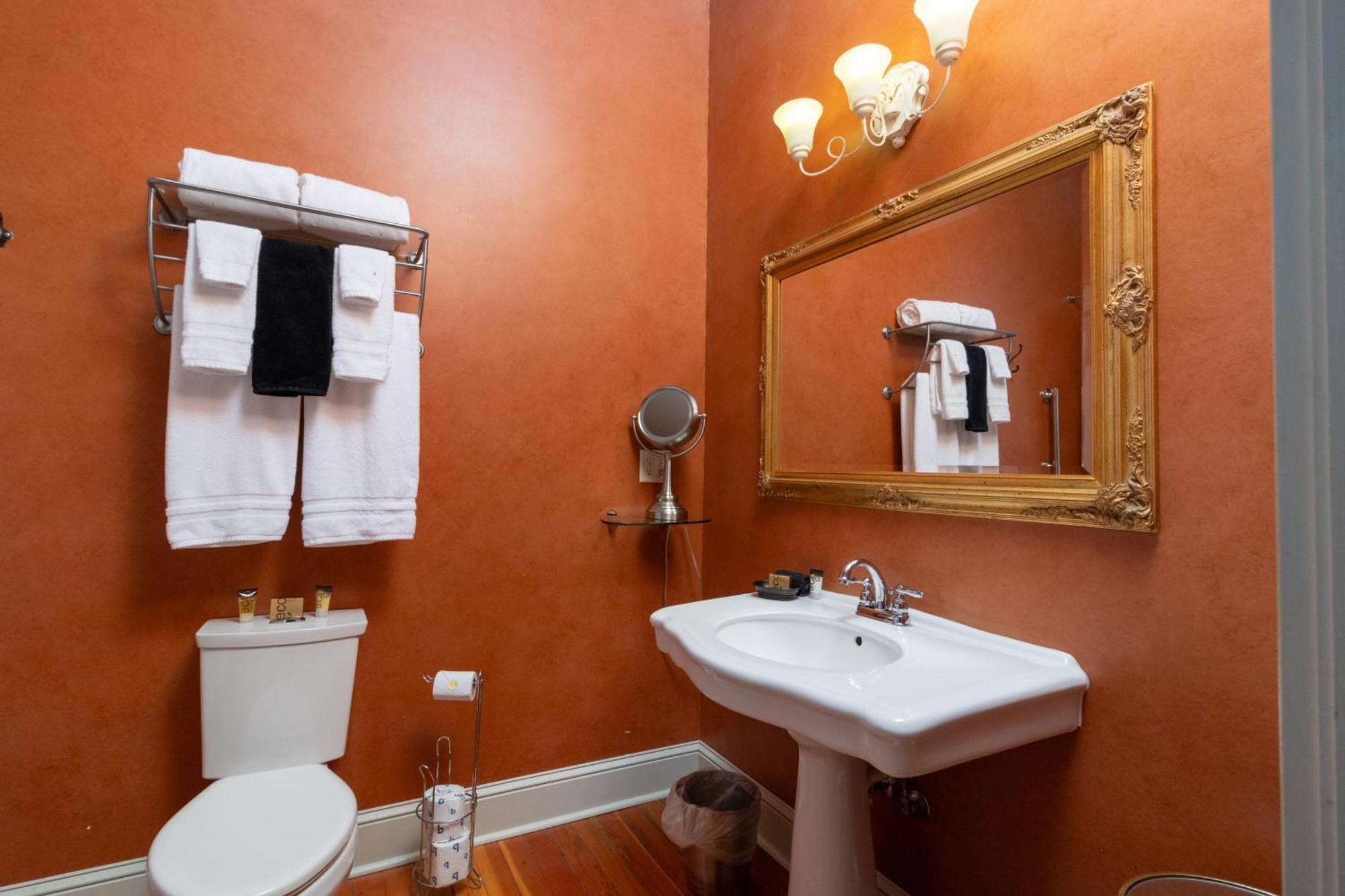 Deluxe King Suite